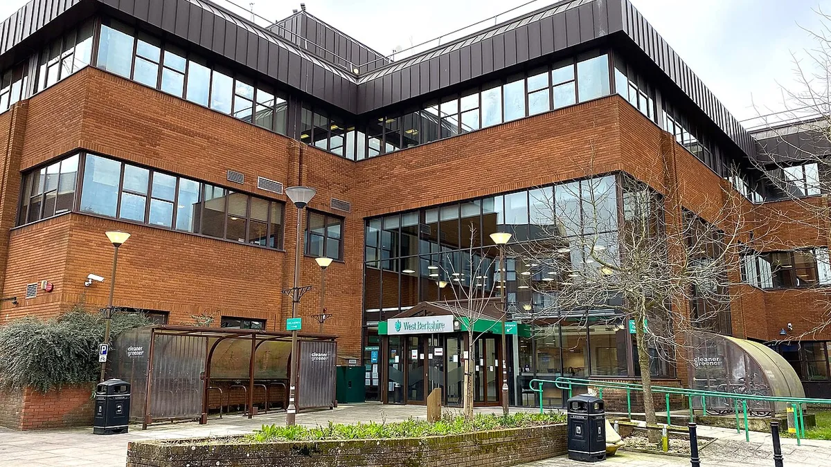 West Berkshire Council offices. Photograph by Richard Kelly, CC BY-SA 4.0.