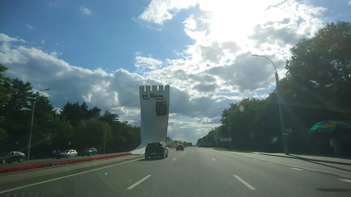 The city sign on the road into Brest. Photograph by Nakonana, CC BY-SA 4.0.