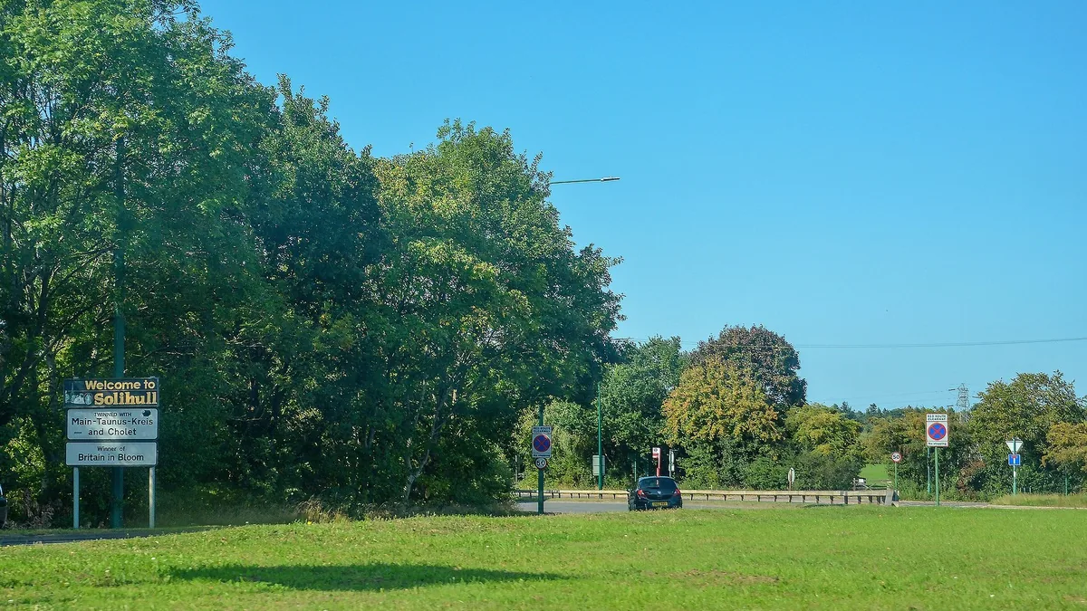 The Solihull boundary on the A41. Photograph by Lewis Clarke, CC BY-SA 2.0.