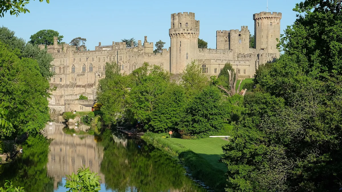 Warwick Castle. Photograph by DeFacto, CC BY-SA 4.0.