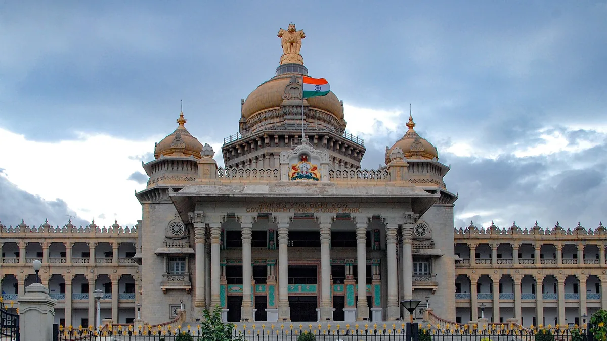 Vidhana Soudha in Bengaluru. Photograph by Moheen Reeyad, CC BY-SA 4.0.