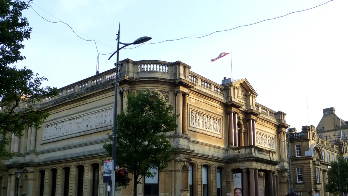 Wolverhampton Art Gallery. Photograph by Æthelred, CC BY-SA 3.0.