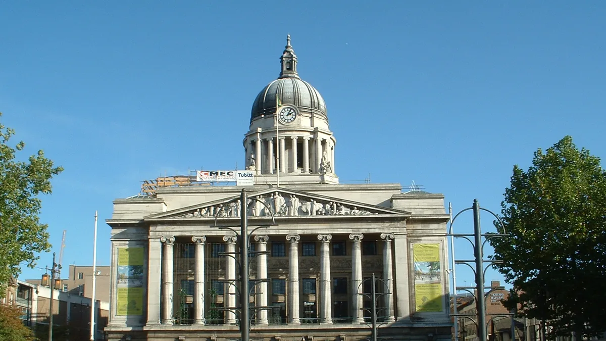 Nottingham Council House. Photograph by Necrothesp, CC BY-SA 3.0.