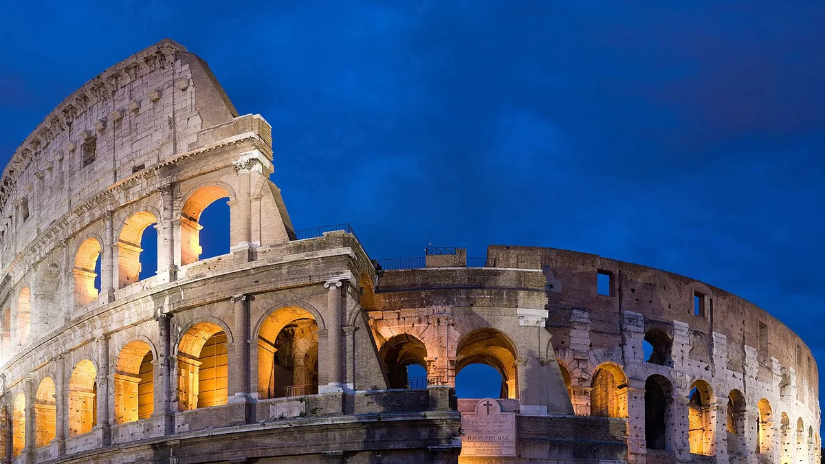 The Colosseum in Rome. Photograph by Diliff, CC BY-SA 2.5.
