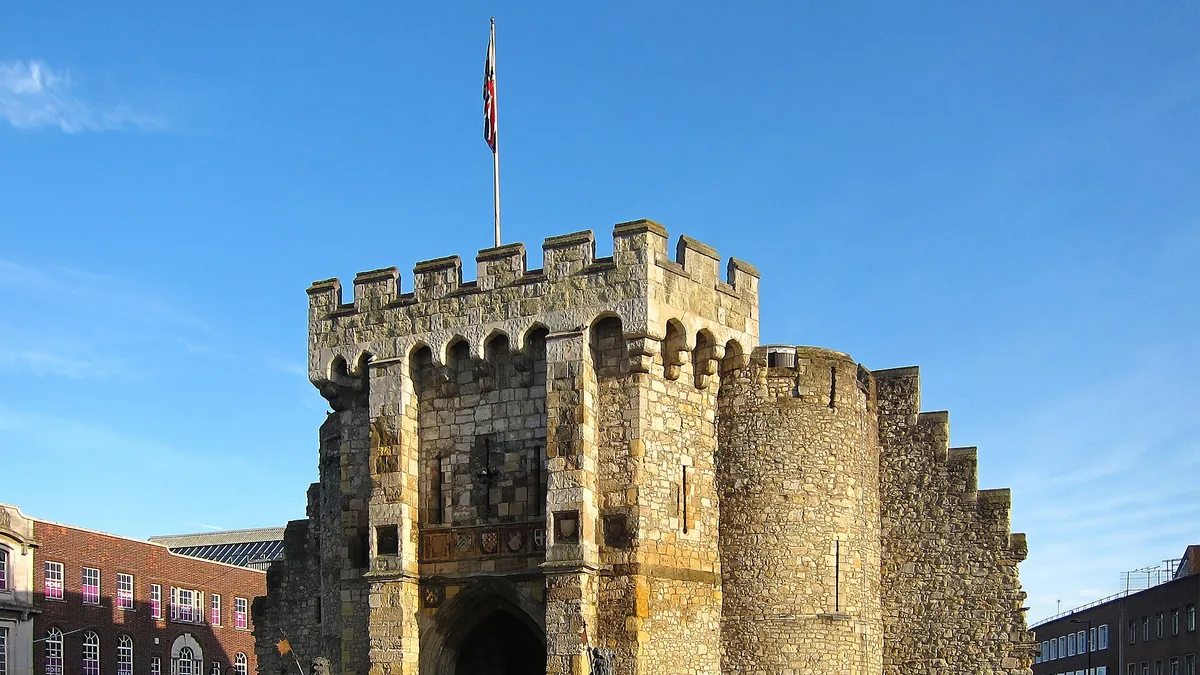 The Bargate in Southampton. Photograph by Michael Coppins, CC BY-SA 4.0.