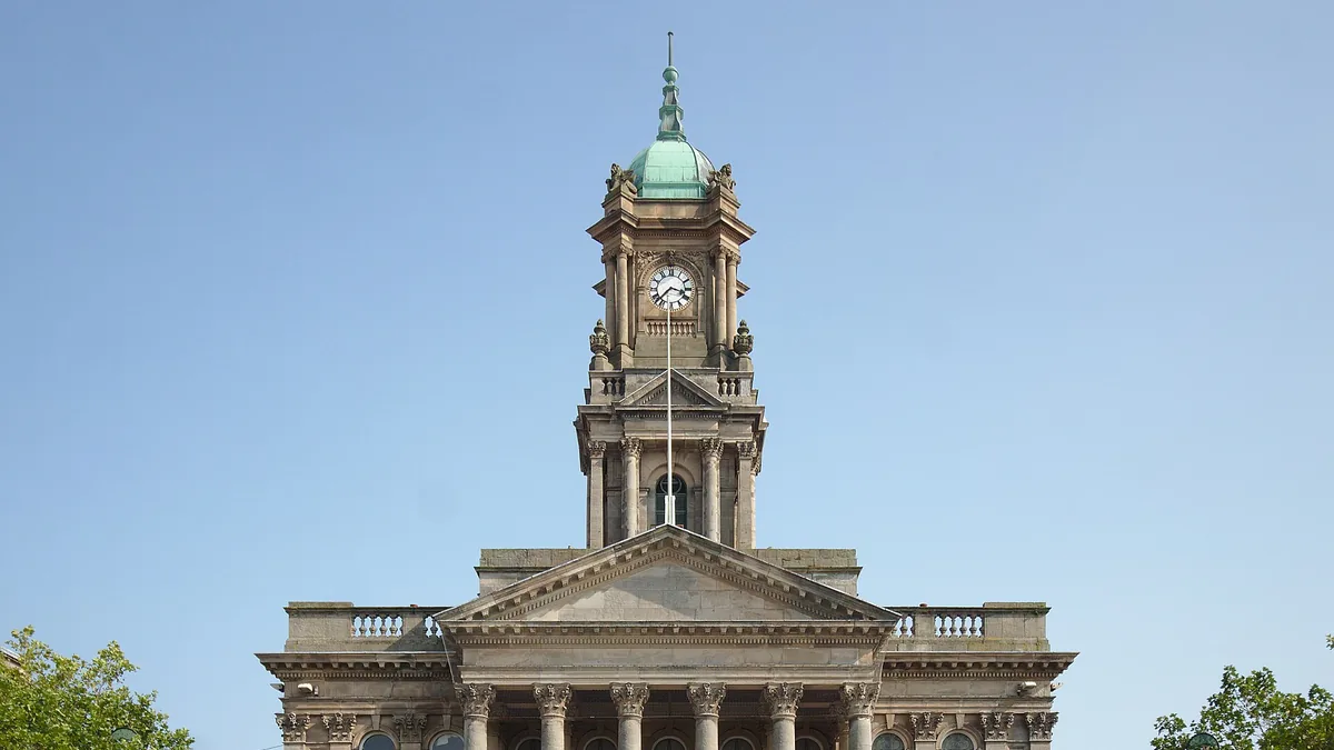 Birkenhead Town Hall. Photograph by Rodhullandemu, CC BY-SA 4.0.