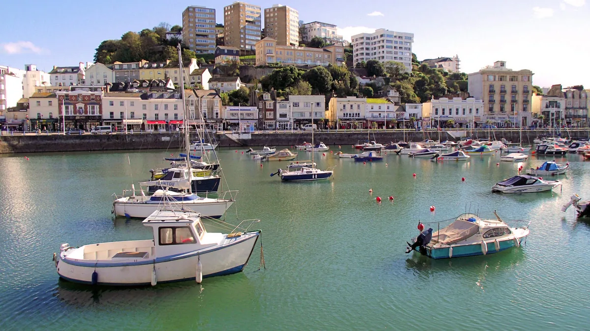 Torquay harbour. Photograph by ianmacm, CC BY-SA 3.0.
