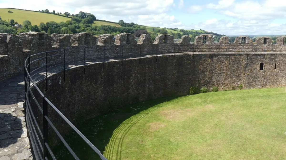 Totnes Castle. Photograph by David Smith, CC BY-SA 2.0.