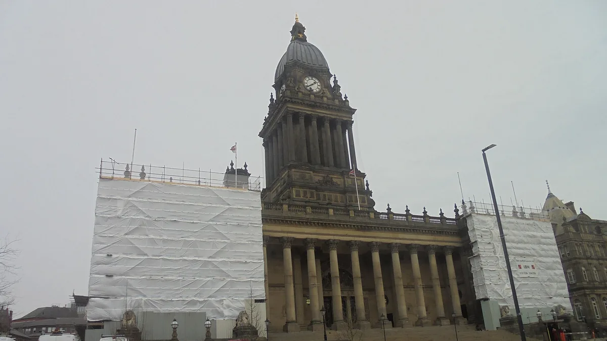 Leeds Town Hall. Photograph by Mtaylor848, CC BY-SA 4.0.