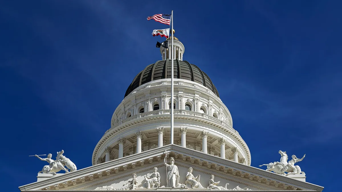The California State Capitol. Photograph by Radomianin, public domain.