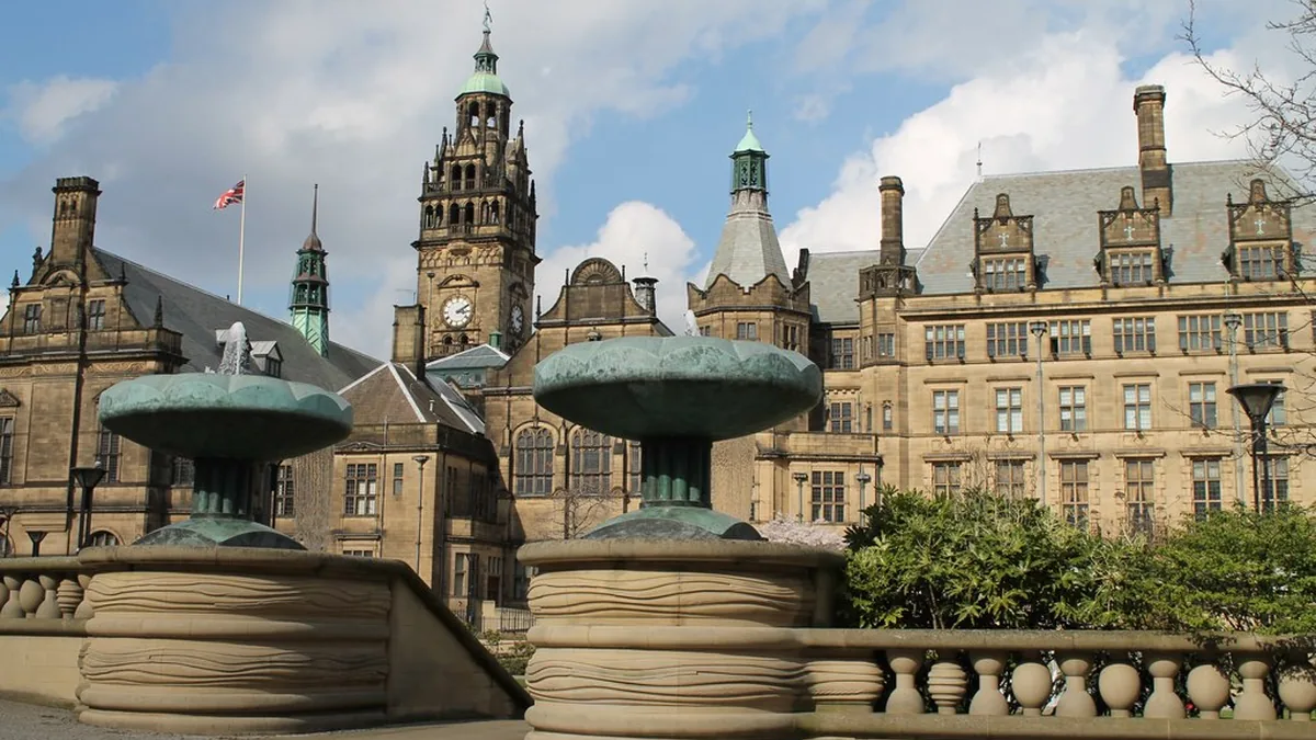 Sheffield Town Hall. Photograph by Dave Pickersgill, CC BY-SA 2.0.