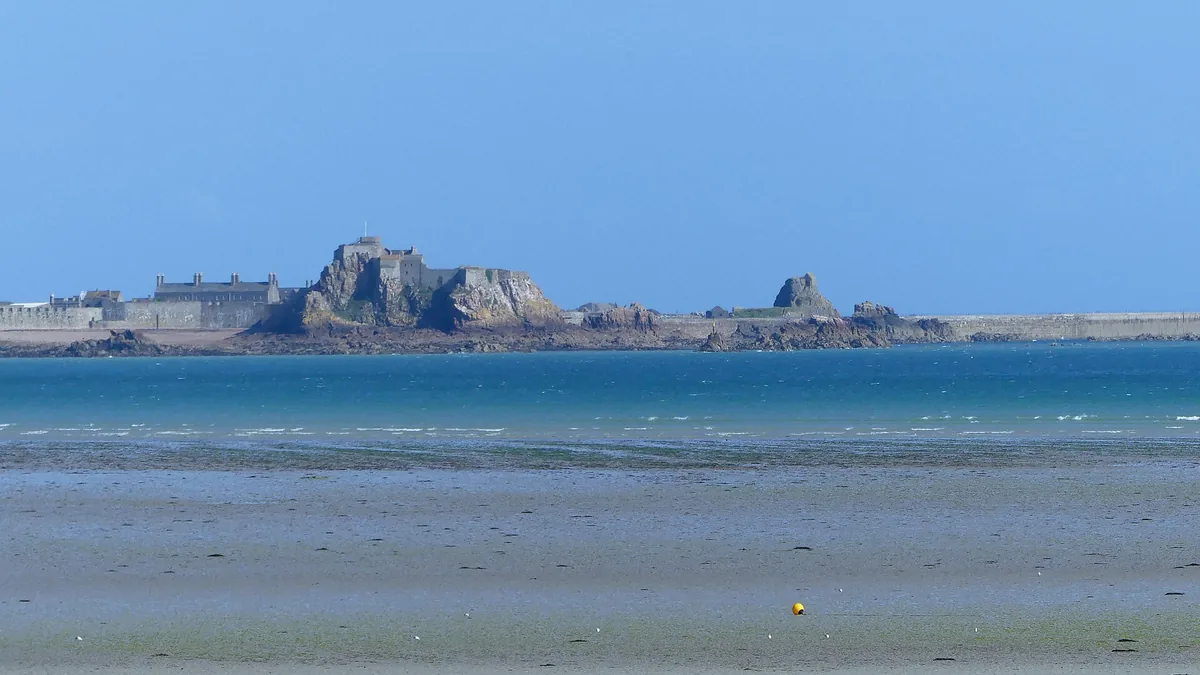 Elizabeth Castle in Jersey. Photograph by Florian Pépellin, CC BY-SA 4.0.