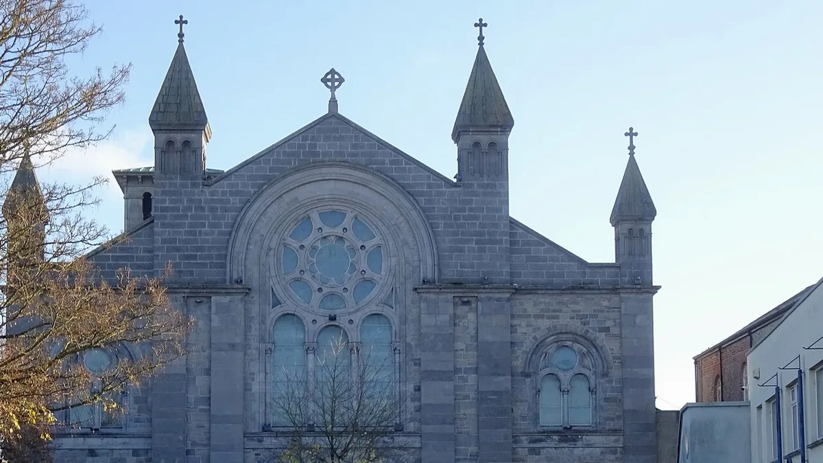 The church in Navan. Photograph by Ian Rob, CC BY-SA 2.0.