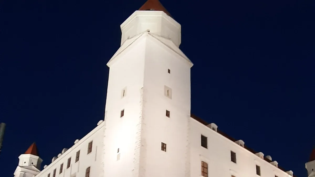 Bratislava Castle. Photograph by Pittw, CC0.
