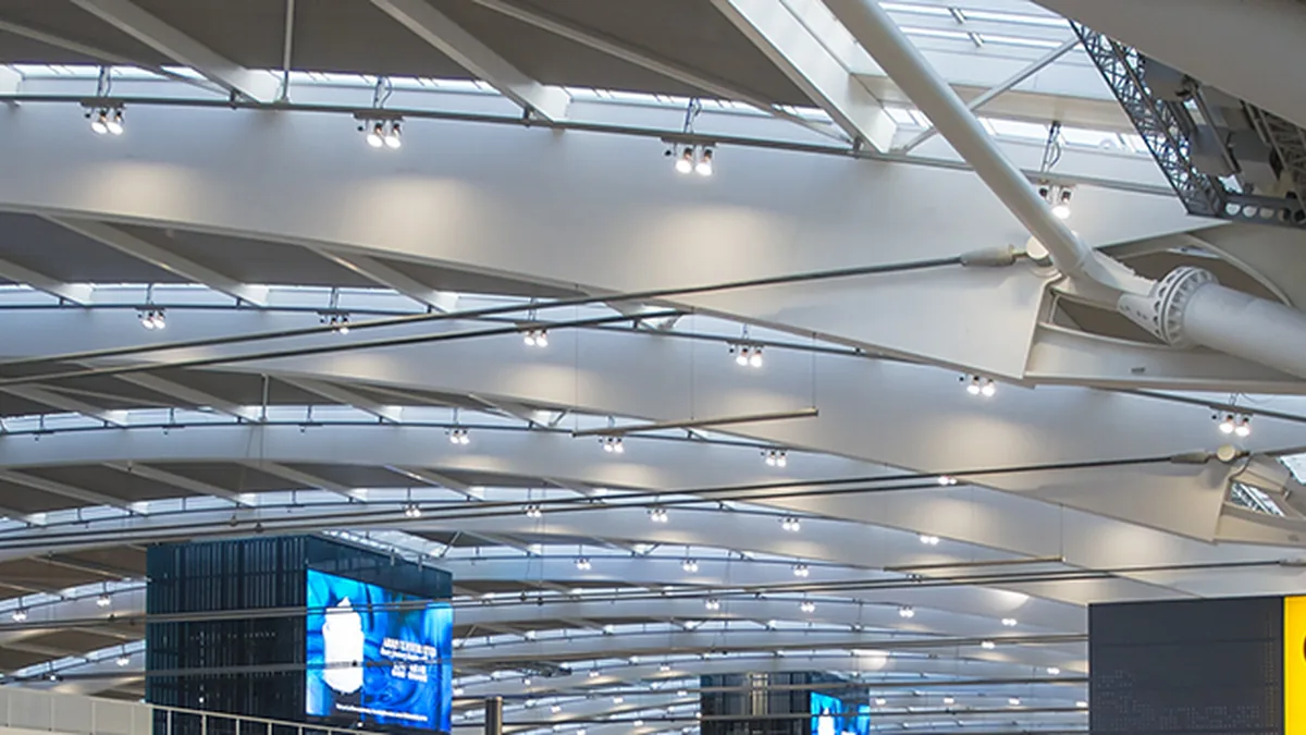 Heathrow Terminal 5. Photograph by Rossographer, CC BY-SA 2.0.