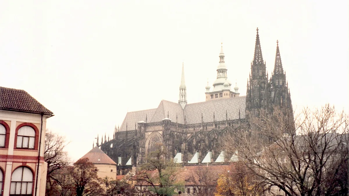 St Vitus Cathedral at Prague Castle. Photograph by Infrogmation, CC BY-SA 4.0.