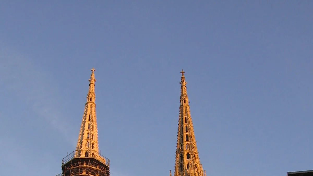 Zagreb Cathedral. Photograph by Avisadehh, CC0.