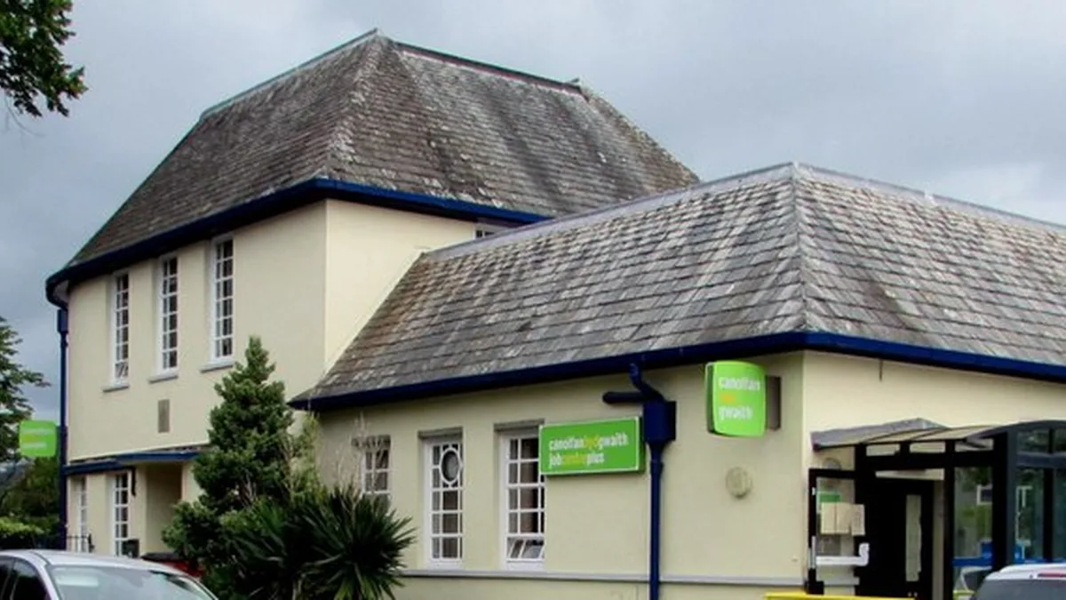 A Jobcentre Plus office. Photograph by Jaggery, CC BY-SA 2.0.