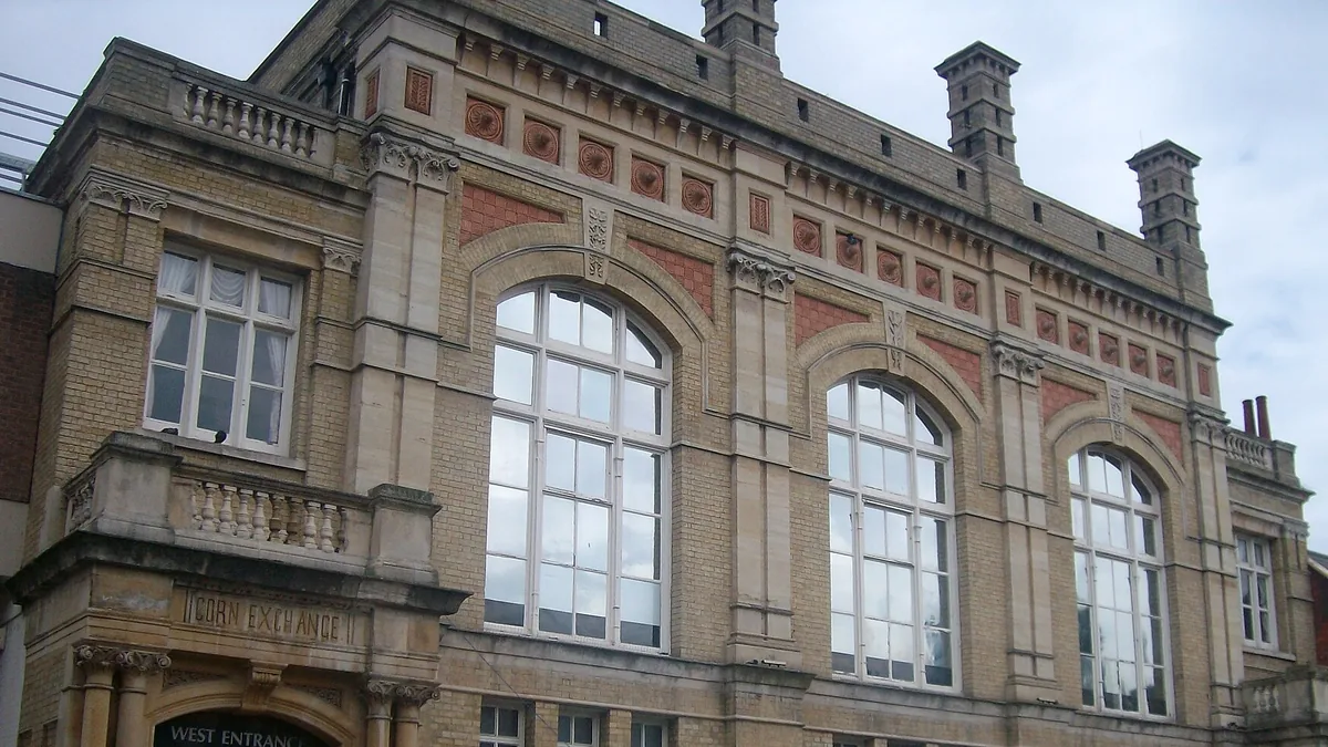 The Corn Exchange in Bedford. Photograph by Yohan euan o4, CC BY-SA 3.0.