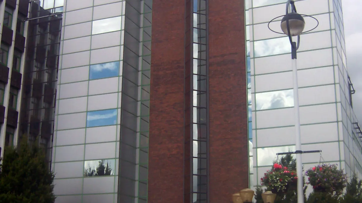 Fife House in Glenrothes. Photograph by Tharnton345, public domain.