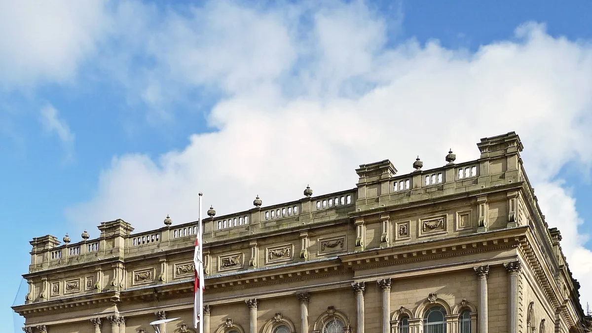 Blackburn Town Hall. Photograph by Tim Green, CC BY 2.0.