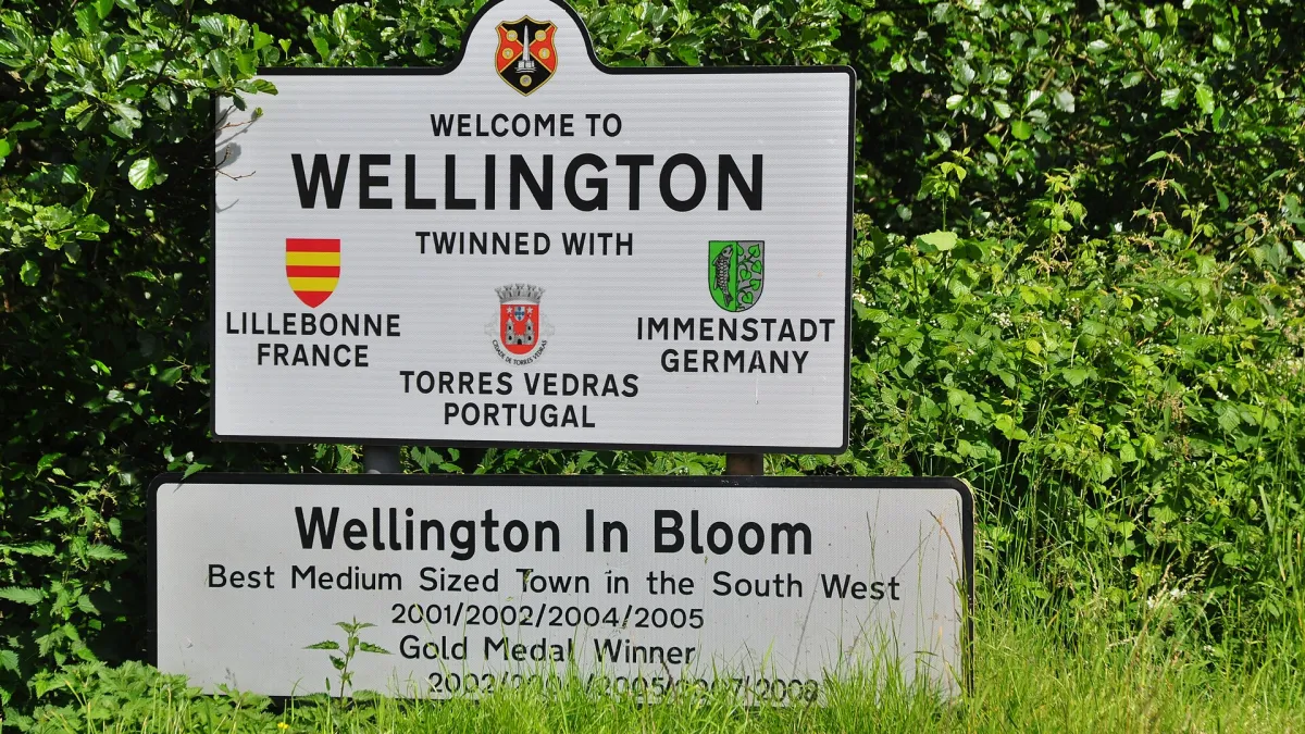 Welcome to Wellington sign in Somerset. Photograph by Lewis Clarke, CC BY-SA 2.0.