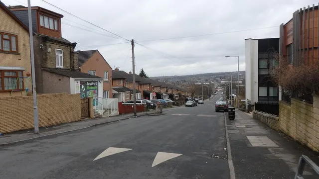 Girlington Road in Bradford, looking downhill. Photograph by Stephen Armstrong, CC BY-SA 2.0.