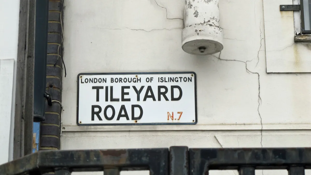The Tileyard Road sign in N7, at the junction beside Wayve’s York Way headquarters. Photograph by Maggie Jones, public domain.