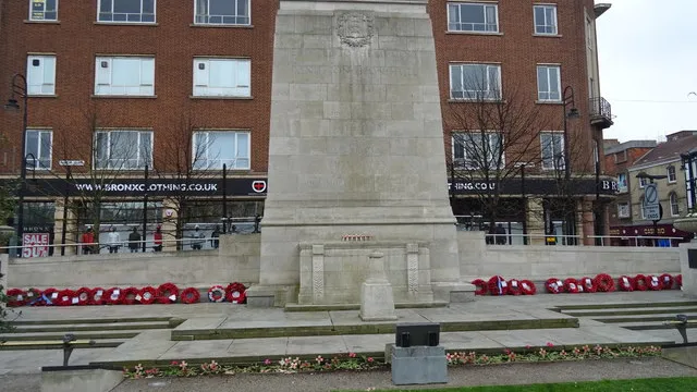 Hull Cenotaph in Kingston upon Hull. Photograph by JThomas, CC BY-SA 2.0.