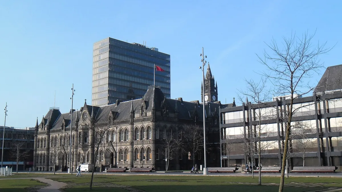 Middlesbrough Town Hall and the civic centre behind it. Photograph by Francis Hannaway, CC BY-SA 3.0.