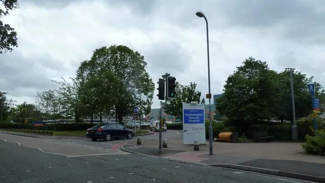 Entrance to Southampton General Hospital on Tremona Road. Photograph by Basher Eyre, CC BY-SA 2.0.