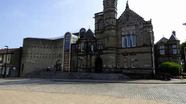Kirkcaldy Sheriff Court. Photograph by Thomas Nugent, CC BY-SA 2.0.