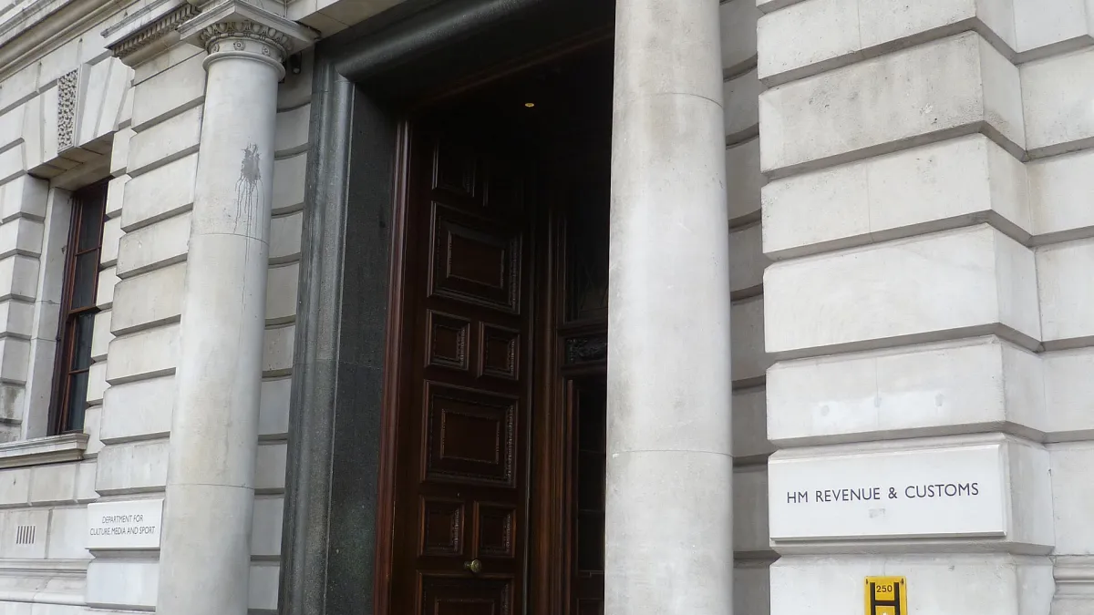 Entrance marked HM Revenue and Customs. Photograph by Philafrenzy, CC BY-SA 4.0.