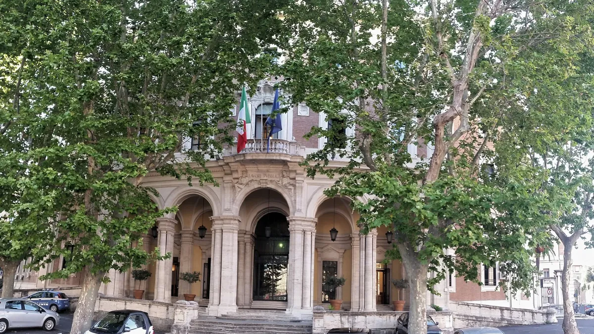 The Transport Ministry building at Porta Pia in Rome. Photograph by Carlo Dani, CC BY-SA 4.0.