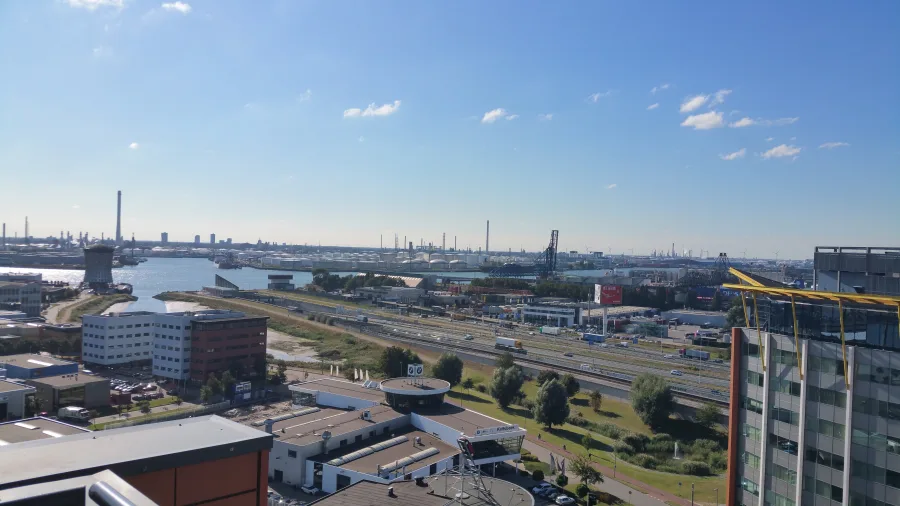Shell Pernis oil refinery near Rotterdam Shell Pernis oil refinery near Rotterdam